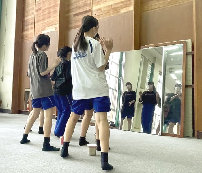 学校ダンス部にリフェクスミラーを導入